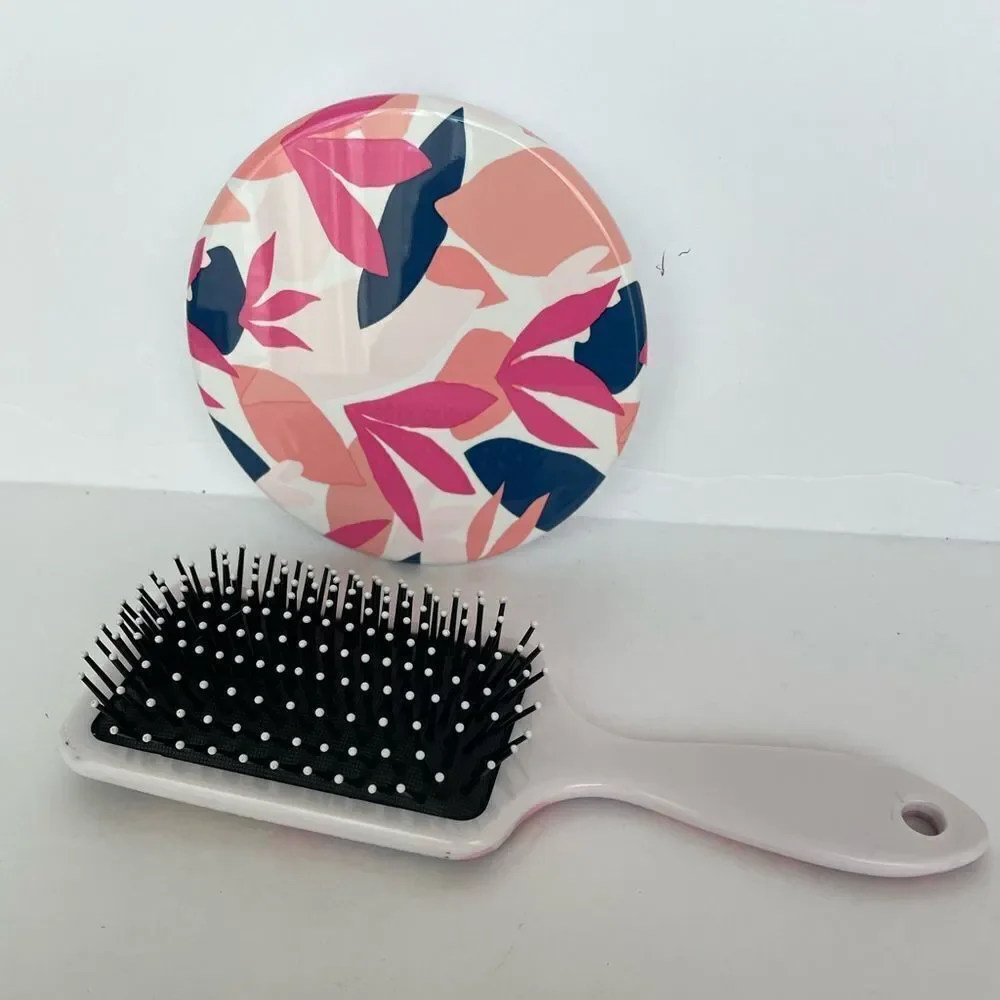 ❤️HOST‎ PICK❤️LED COMPACT MIRROR 5x MAGNIFICATION AND HAIR BRUSH
